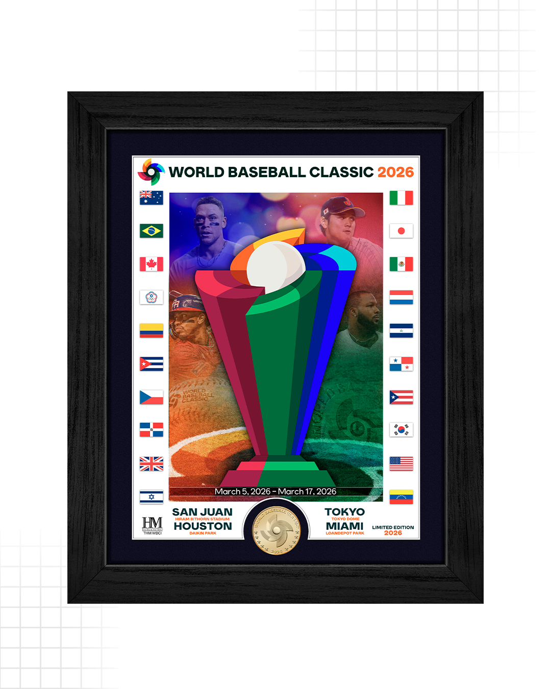 Foto con Moneda Conmemorativa de Bronce – Clásico Mundial de Béisbol 2026